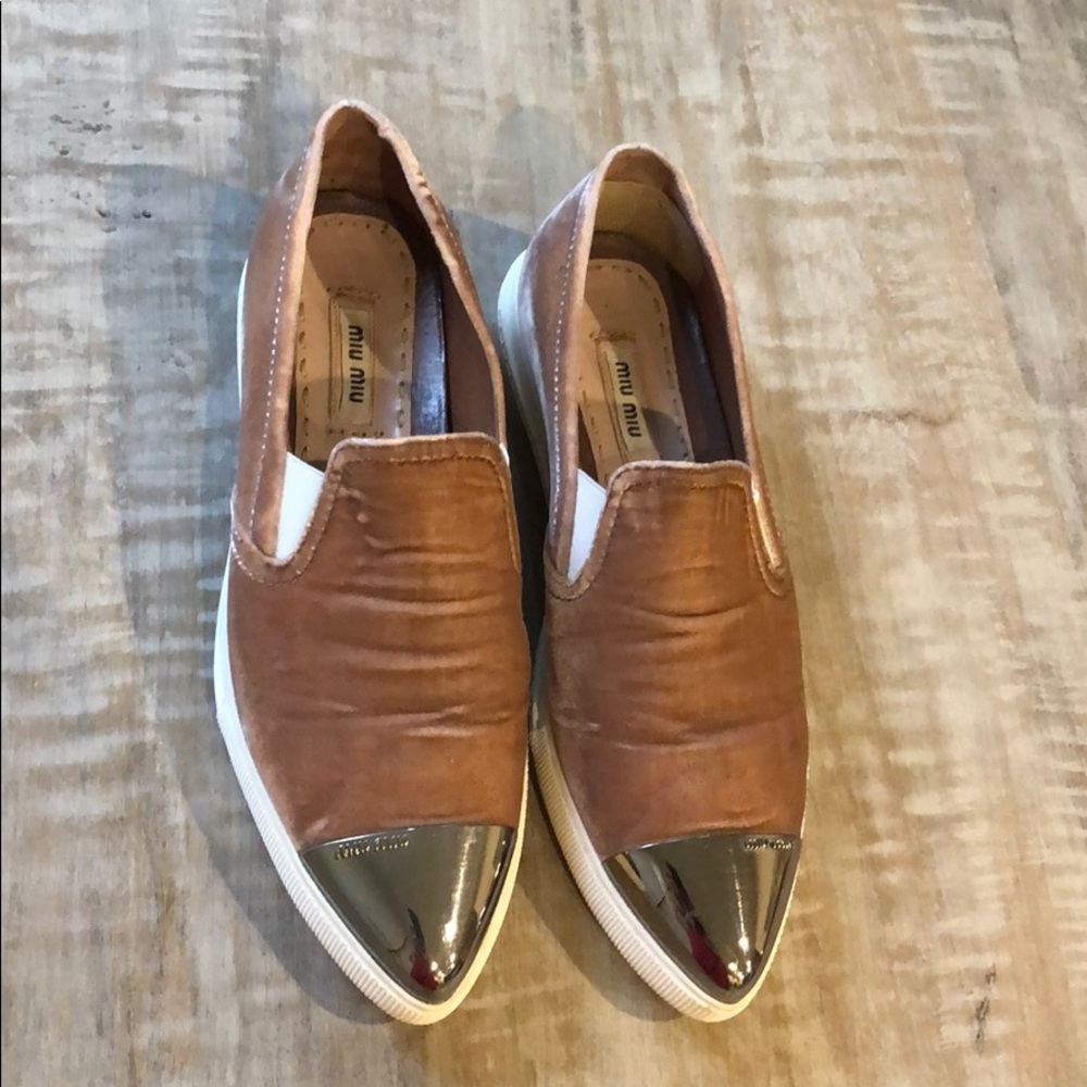Miu Miu metal cap toe sneaker in pink velvet Sz 37